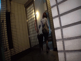 雨が降りしきる日、音が消される為レイパーが犯行に及ぶ　　サンプル画像09